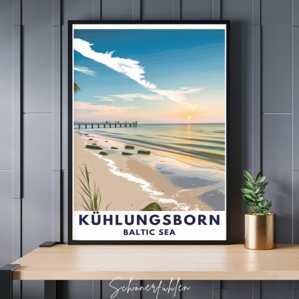 Schönerfühlen Poster von Kühlungsborn im schwarzen Rahmen auf Tisch stehend Ostsee
