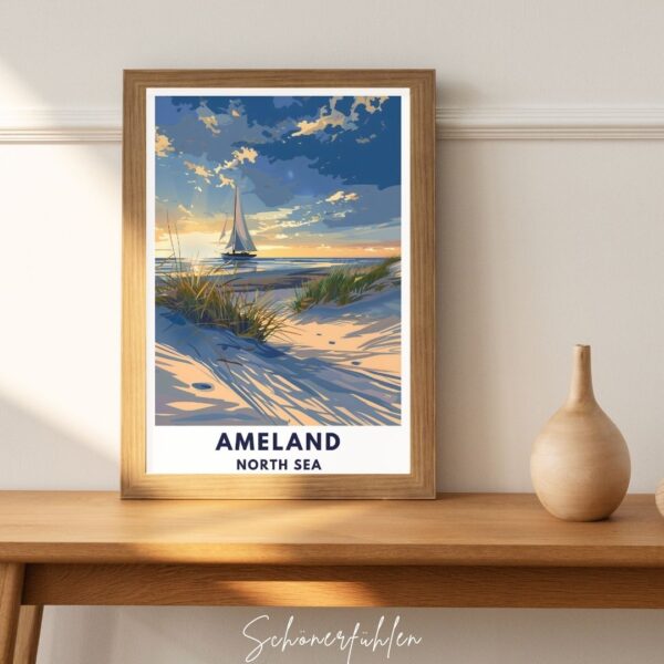 Schönerfühlen Poster von Ameland im Holzrahmen auf Tisch stehend